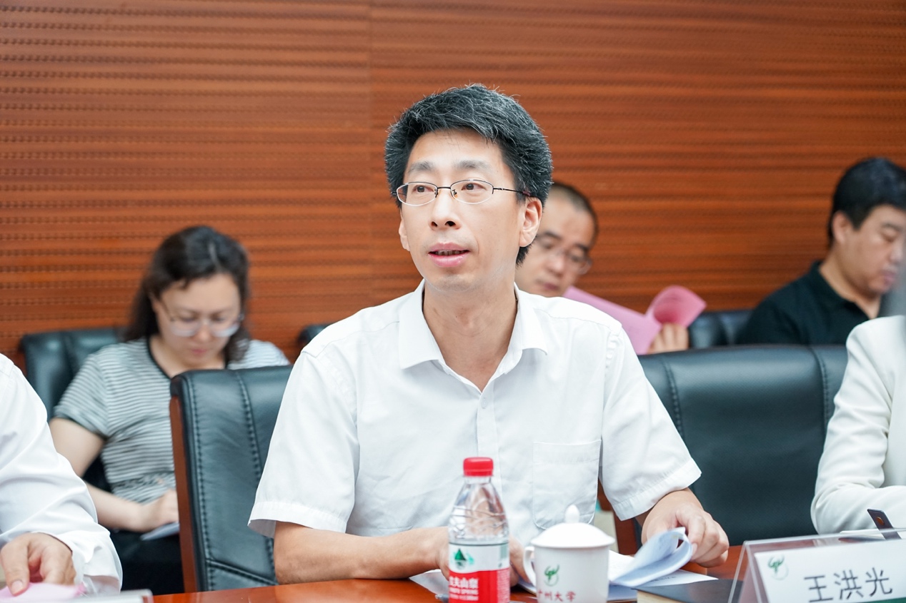 A person sitting in a chairDescription automatically generated with low confidence A person sitting in a chairDescription automatically generated with low confidence